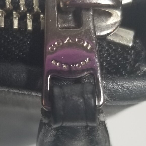 Coach Colette  Women's Smooth Leather Large Zip Top Black Wristlet - Picture 4 of 8